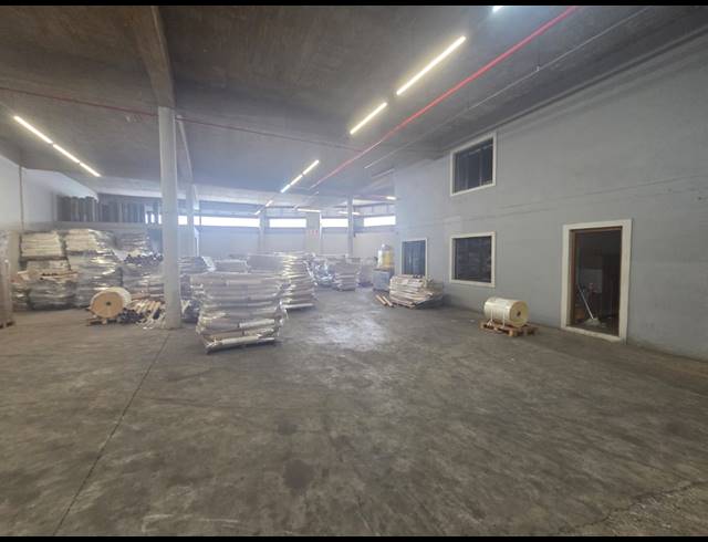 2,200M² WAREHOUSE FOR SALE IN SPRINGFIELD PARK